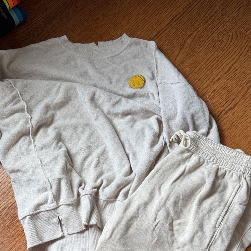 Aerie Cream Fleece-Lined Sweatshirt and sweatpants with smiley face